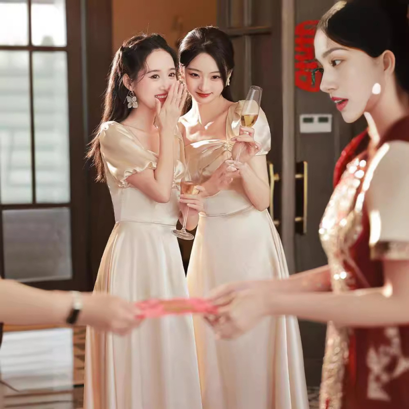 Pamergos suknelė satino, vasara 2022, pagrindinis audinys poliesteris 70–80%, antrasis audinys ≤30%, aukštos klasės