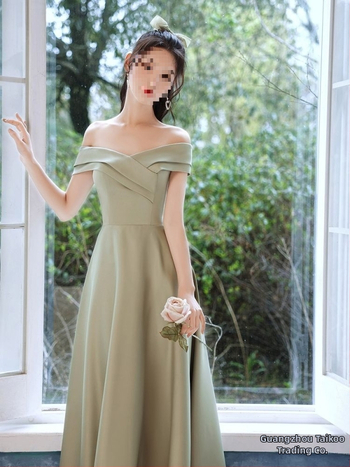 Satiinist pruutneitside kleit, A-liiniline siluett, sügav V-kaelus, varrukateta, pikk kleit