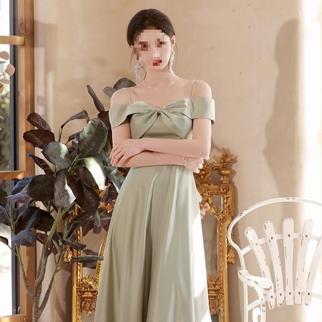 Satiinist pruutneitside kleit, A-liiniline siluett, sügav V-kaelus, varrukateta, pikk kleit