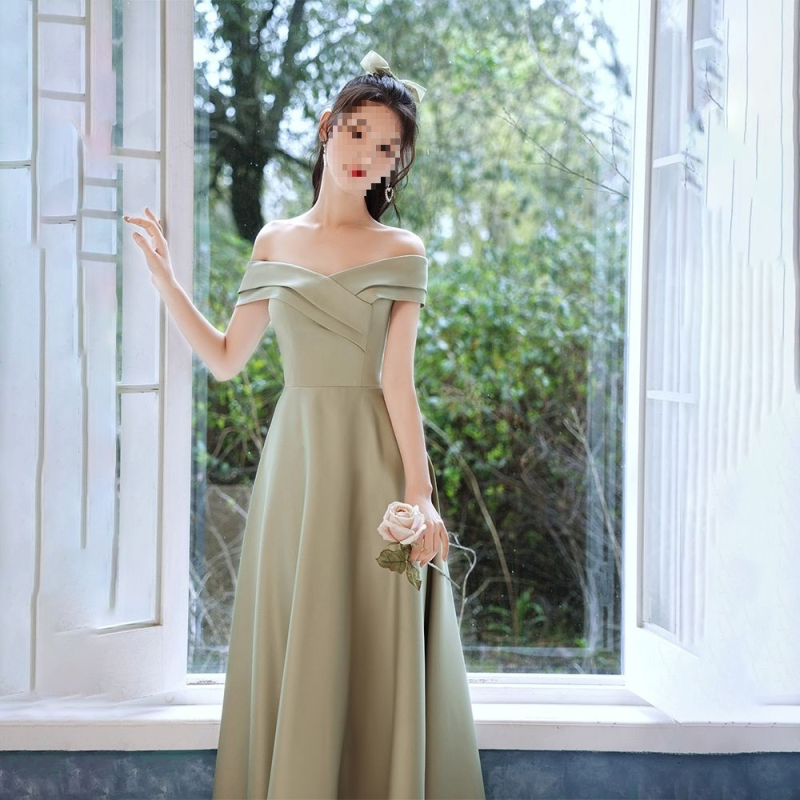 Satiinist pruutneitside kleit, A-liiniline siluett, sügav V-kaelus, varrukateta, pikk kleit