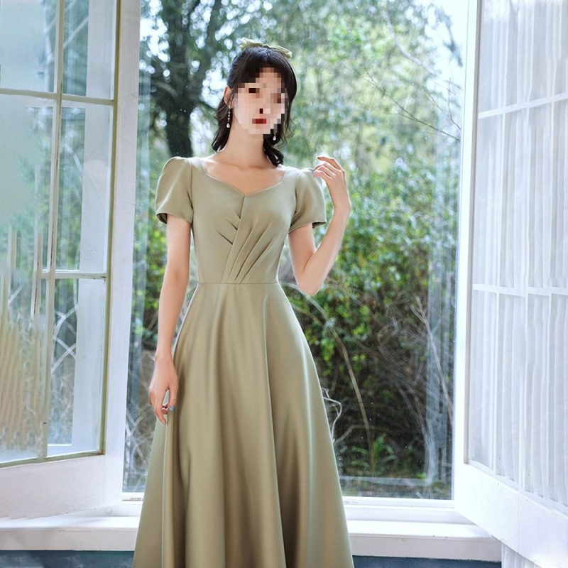 Satiinist pruutneitside kleit, A-liiniline siluett, sügav V-kaelus, varrukateta, pikk kleit