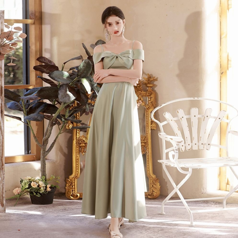 Satiinist pruutneitside kleit, A-liiniline siluett, sügav V-kaelus, varrukateta, pikk kleit