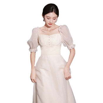 Pruutneitside kleit, A-liin, mullid varrukad, pool varrukad, keskjo vöö, lühike seelik