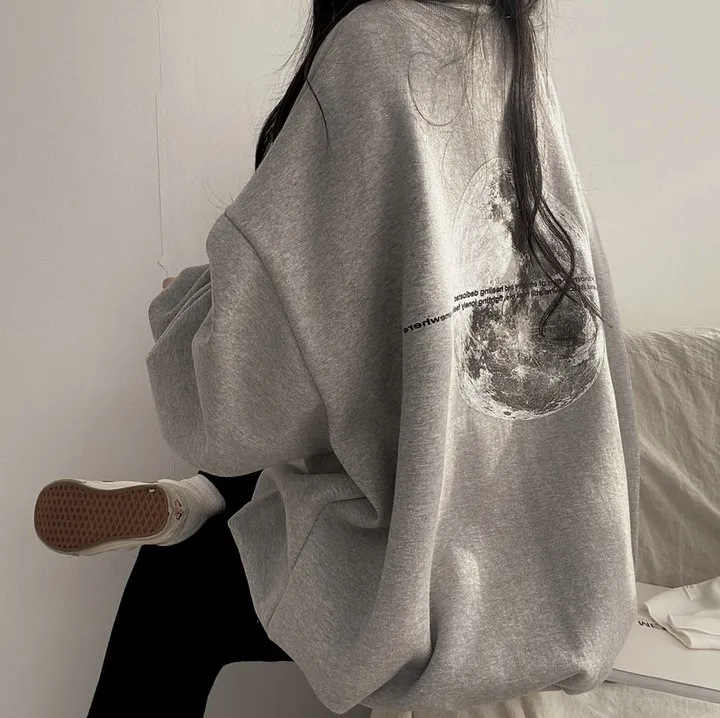 Pulover din bumbac cu imprimare text, croială lejeră, lungime medie, guler rotund, lansare vară 2024