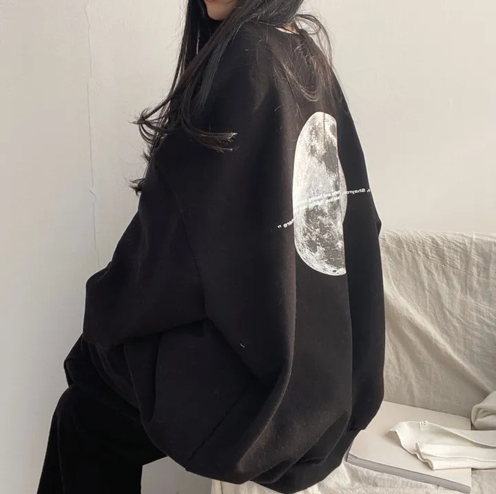 Pulover din bumbac cu imprimare text, croială lejeră, lungime medie, guler rotund, lansare vară 2024