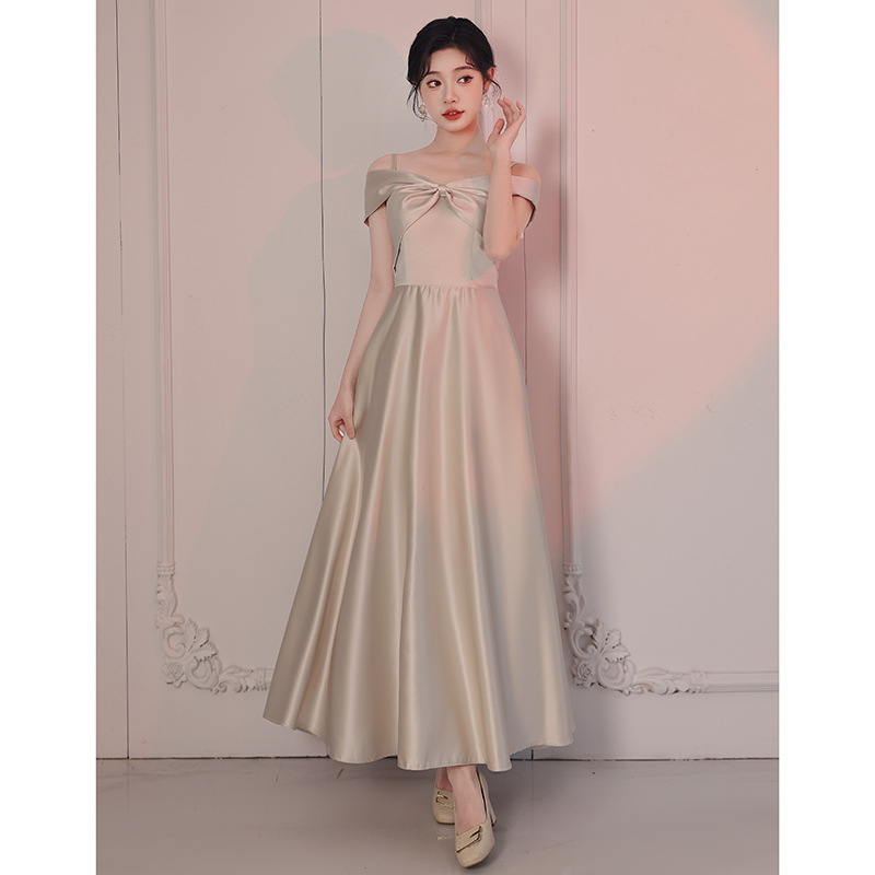 Jaunosios palydos suknelė, ilga, satinas, pavasario–vasaros 2024