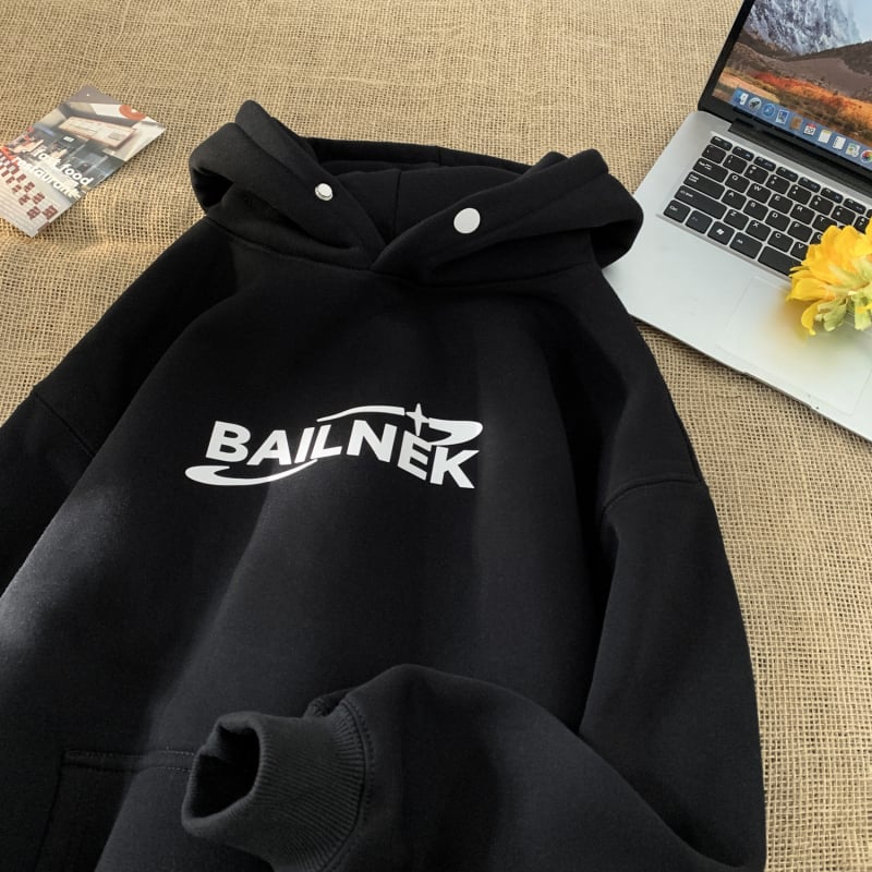 Hanorac cu glugă din fleece imprimat, croială lejeră, pentru bărbați