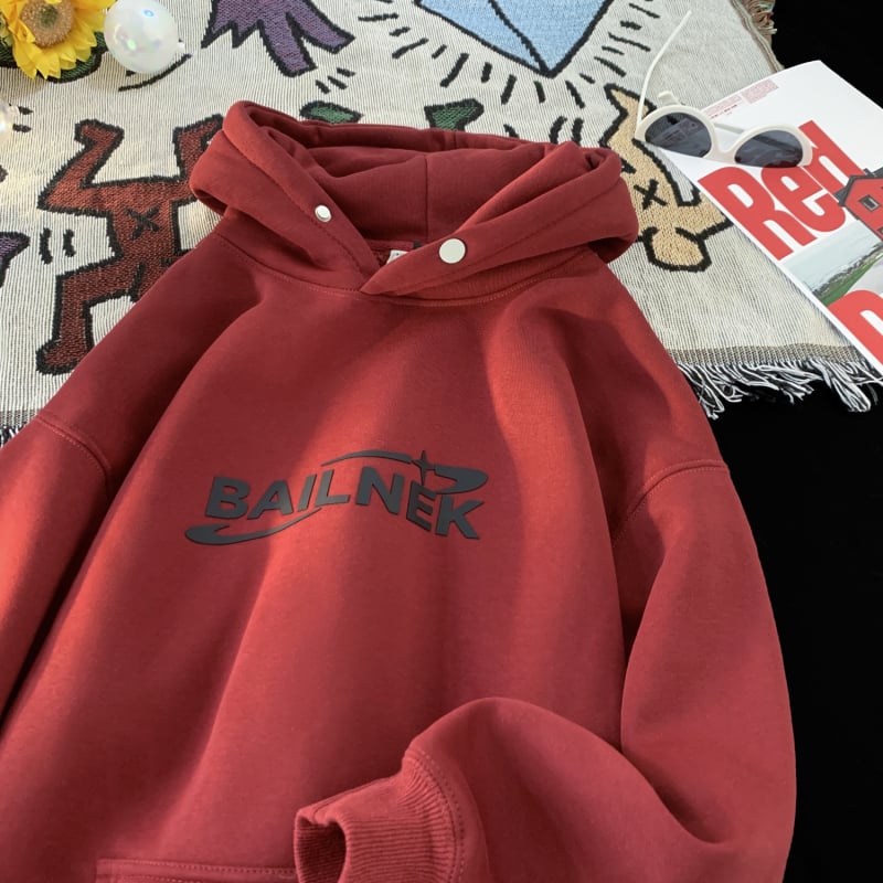 Hanorac cu glugă din fleece imprimat, croială lejeră, pentru bărbați