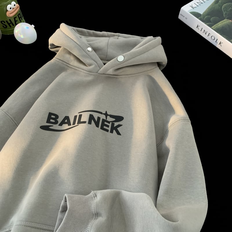 Hanorac cu glugă din fleece imprimat, croială lejeră, pentru bărbați