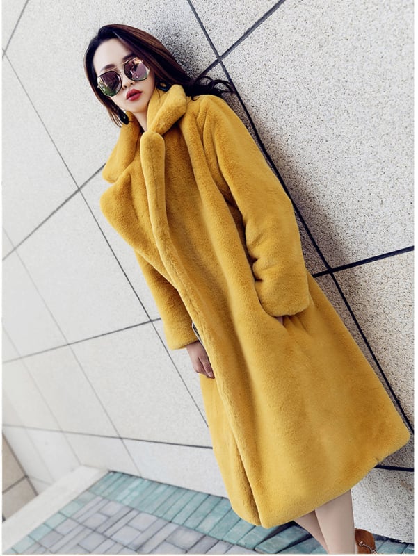 Sievietes garš mēteļis no mākslīgās kažokādas ar Rex izskatu, garums 80–100 cm, apkakles tipa jaka, pilsētas stils