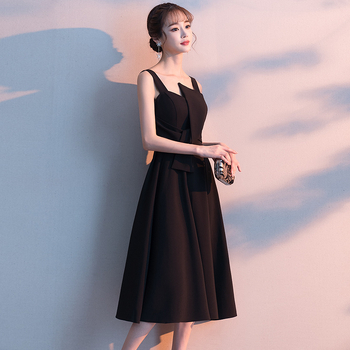 Õhtukleit naisele, lihtne ja elegantne, haldja stiililt inspireeritud (A-liiniline siluett; varrukateta; kõrge vöökoht; midi pikkus; kitsas lõige)