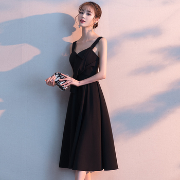 Õhtukleit naisele, lihtne ja elegantne, haldja stiililt inspireeritud (A-liiniline siluett; varrukateta; kõrge vöökoht; midi pikkus; kitsas lõige)