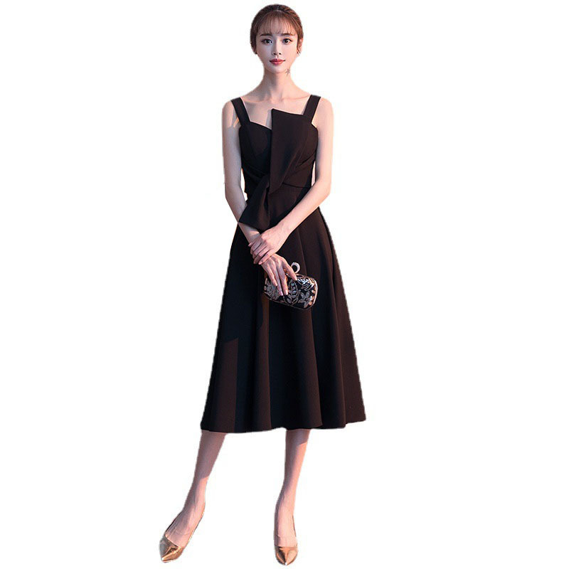 Õhtukleit naisele, lihtne ja elegantne, haldja stiililt inspireeritud (A-liiniline siluett; varrukateta; kõrge vöökoht; midi pikkus; kitsas lõige)