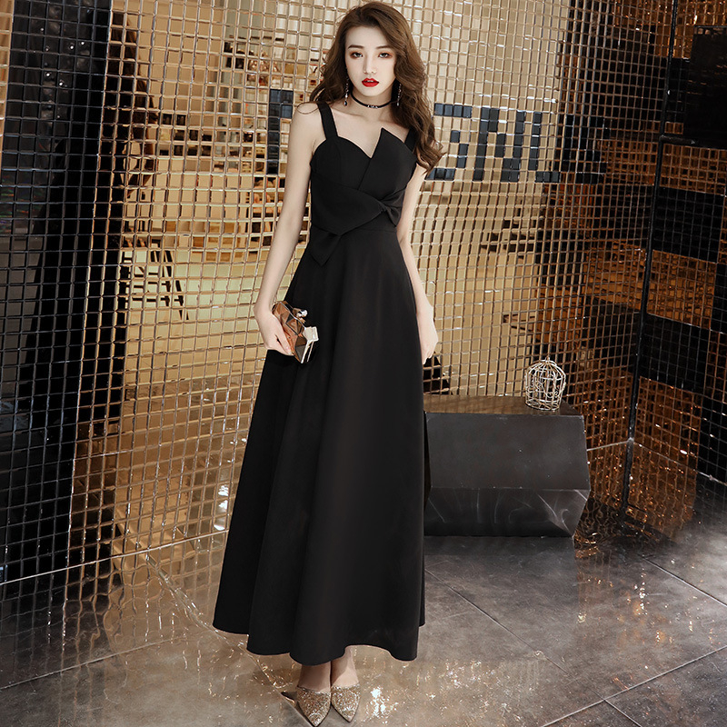 Õhtukleit naisele, lihtne ja elegantne, haldja stiililt inspireeritud (A-liiniline siluett; varrukateta; kõrge vöökoht; midi pikkus; kitsas lõige)