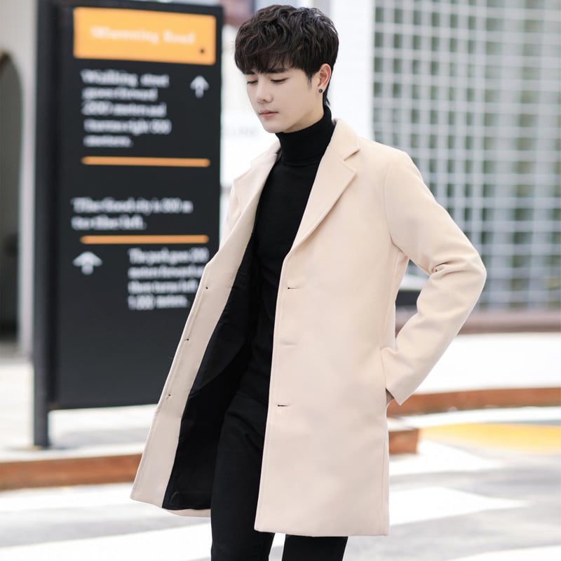 Vilnas mētelis ar poliestera odiju, apkakle lāpība, vienrindu aizdare, vidēja garuma, šaurs siluets