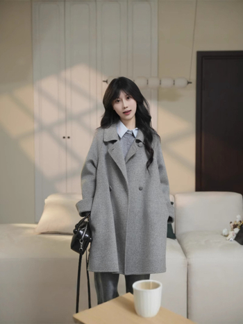 Γυναικείο αμφίδρομο παλτό από μαλλί, μεσαίου μήκους, διπλό κούμπωμα, γιακά, πυκνό μείγμα μαλλιού (50–70% μαλλί, 10–29% πολυεστέρας)