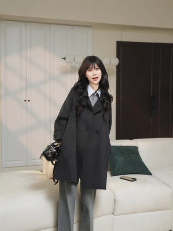 Γυναικείο αμφίδρομο παλτό από μαλλί, μεσαίου μήκους, διπλό κούμπωμα, γιακά, πυκνό μείγμα μαλλιού (50–70% μαλλί, 10–29% πολυεστέρας)