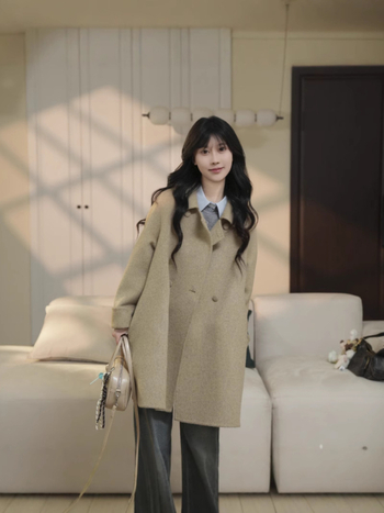 Γυναικείο αμφίδρομο παλτό από μαλλί, μεσαίου μήκους, διπλό κούμπωμα, γιακά, πυκνό μείγμα μαλλιού (50–70% μαλλί, 10–29% πολυεστέρας)