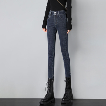 Női denim nadrág, magas derék, szűk ceruzaszárú fazon, cropped hossz, homokmosott felület (Denim; magas derék; ceruzaszárú; cropped; homokos mosás)