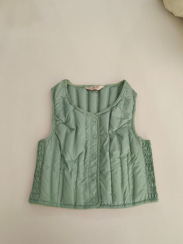 Fengyi sieviešu dūnu veste, īss siluets, apaļš kakls, priekšējais rāvējslēdzējs, pildījums: balta pīļu pūka, galvenā auduma sastāvs: poliester (95%+)