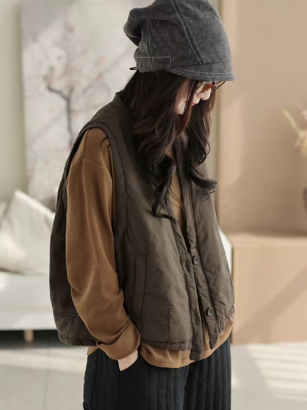 Veste ar V kaklu - šūta, pildījums: imitācija zīda-pamats, galvenais audums: kokvilna (70–80%), brīvs piegriezums