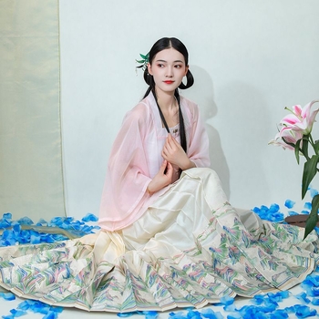 Hanfu kleita ar kalnu un upju ainavu motīvu, zelta izšūšana, retro stils, izšūta Ma Mian svārku daļa, poliesters 70–80%, pavedienu krāsošana