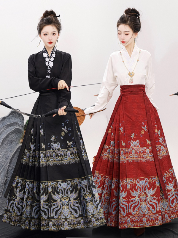 Sieviešu Hanfu kleita ar metalliskas izšuvumus feniksa motīvā un ziedu rakstu, poliestera audums (80–90% poliester), lidmašīnas piedurknēm, pavasara 2024 kolekcija