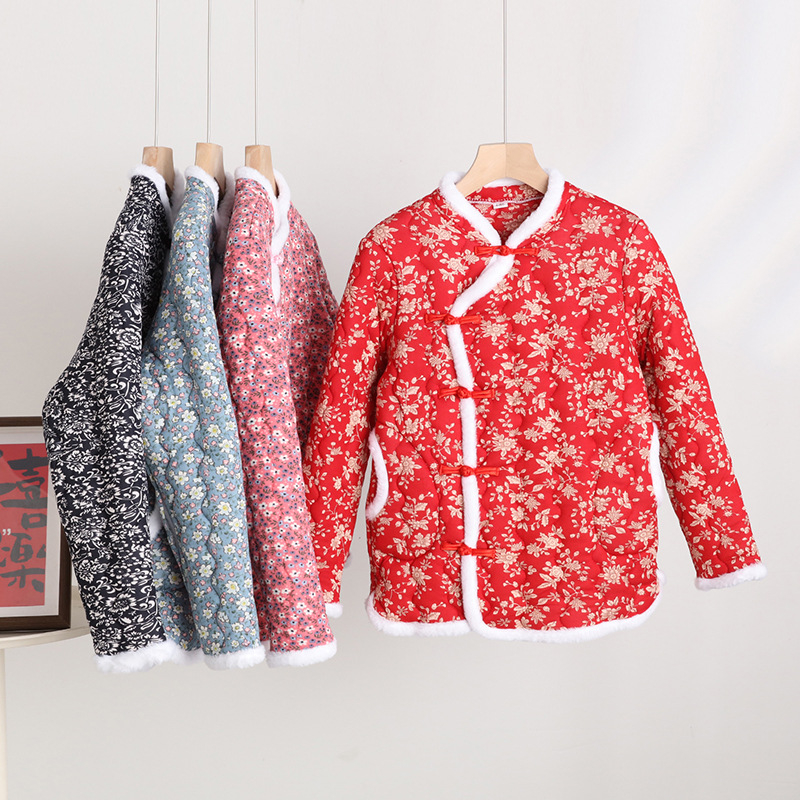 Памучно подплатено палто със сваляема яка от изкуствена козина, подплатено от флис, с тесен силует и флорален мотив