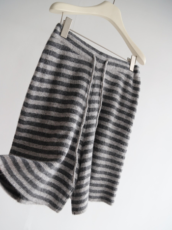 Корейски стил: трикотажни широки панталони с райета и висока талия, вълнен трикотаж, средна дължина