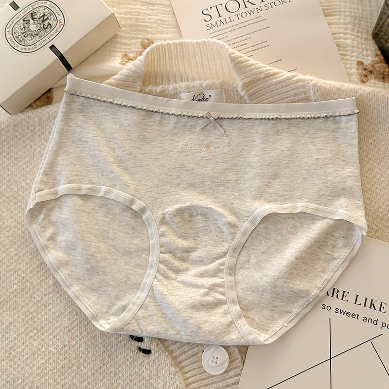 Sieviešu kokvilnas apakšveļa – vidējā jostas vieta, elpojošs adīts audums, garāks starpenes oderes, 100% kokvilnas oderes