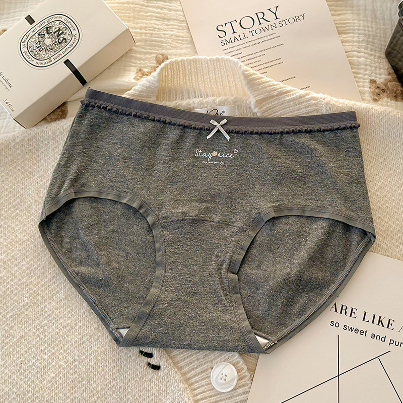 Sieviešu kokvilnas apakšveļa – vidējā jostas vieta, elpojošs adīts audums, garāks starpenes oderes, 100% kokvilnas oderes