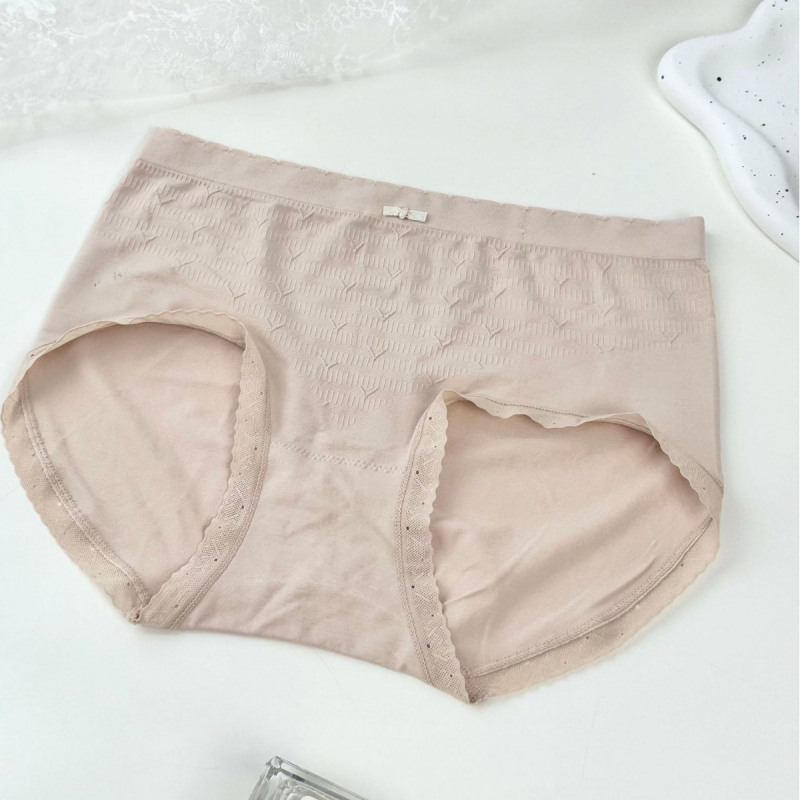 Sieviešu bezšuvju apakšbikses ar vidējo jostu – elpojošas, antibakteriālas; Jacquard audums no regenerētās celulozes; starplika no kokvilnas 90–95%