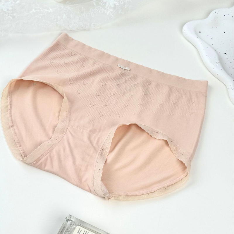 Sieviešu bezšuvju apakšbikses ar vidējo jostu – elpojošas, antibakteriālas; Jacquard audums no regenerētās celulozes; starplika no kokvilnas 90–95%