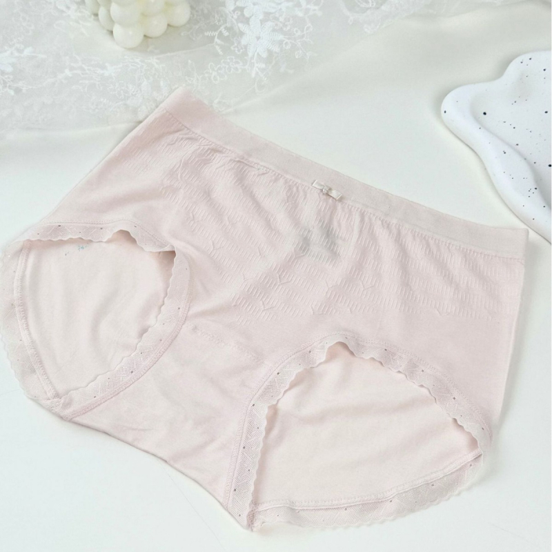 Sieviešu bezšuvju apakšbikses ar vidējo jostu – elpojošas, antibakteriālas; Jacquard audums no regenerētās celulozes; starplika no kokvilnas 90–95%