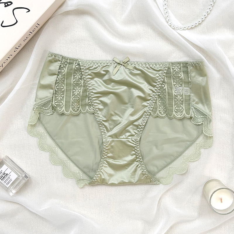 Sieviešu mežģīņu apakšveļa no viskozes, viduklis vidējā līmenī, kokvilnas odere cirkšņa zonā, antibakteriāla, adīta mežģīne, loku motīvs