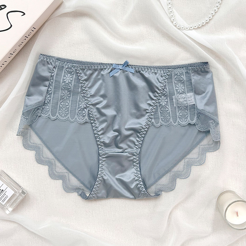 Sieviešu mežģīņu apakšveļa no viskozes, viduklis vidējā līmenī, kokvilnas odere cirkšņa zonā, antibakteriāla, adīta mežģīne, loku motīvs