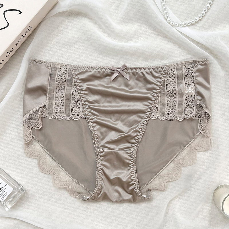 Sieviešu mežģīņu apakšveļa no viskozes, viduklis vidējā līmenī, kokvilnas odere cirkšņa zonā, antibakteriāla, adīta mežģīne, loku motīvs