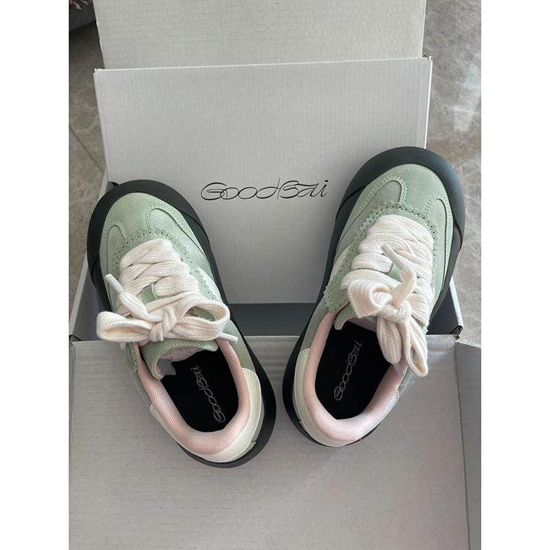 Sieviešu ikdienas sporta apavi, zems augšējais apvalks, virsmas materiāls no super šķiedras, gumijas zole, auklu aizdare