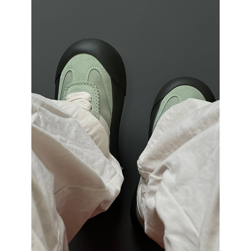 Sieviešu ikdienas sporta apavi, zems augšējais apvalks, virsmas materiāls no super šķiedras, gumijas zole, auklu aizdare