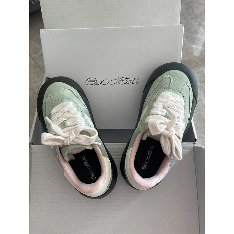 Sieviešu ikdienas sporta apavi, zems augšējais apvalks, virsmas materiāls no super šķiedras, gumijas zole, auklu aizdare