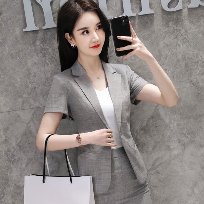 Sieviešu vasaras kostīms ar jaku un svārkiem – biroja stilam, rayon audums, ar īsiem piedurknēm, 2025. gads