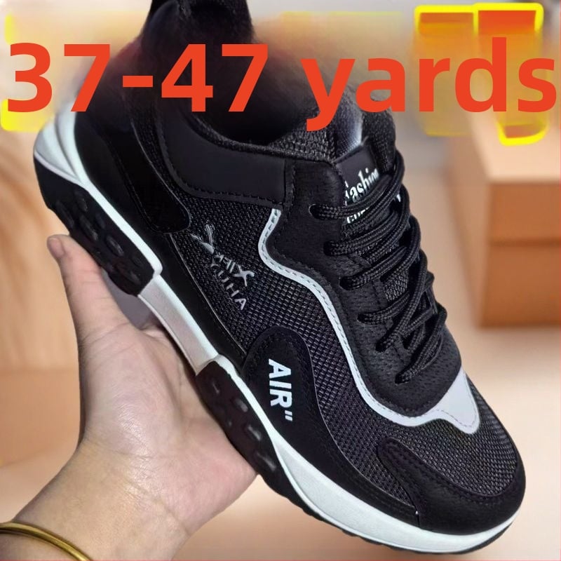 Vyriniai kasdieniai sportbačiai su blokų raštu, viršus iš sintetinės odos, EVA vidpadis, injekciniais forma padas, raišteliai