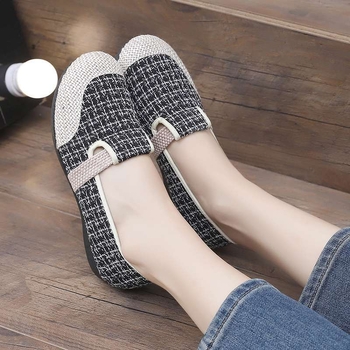 Ženske slip-on tenisice od platna, prozračne, gumena podplat, srednja visina, klin 4–6 cm