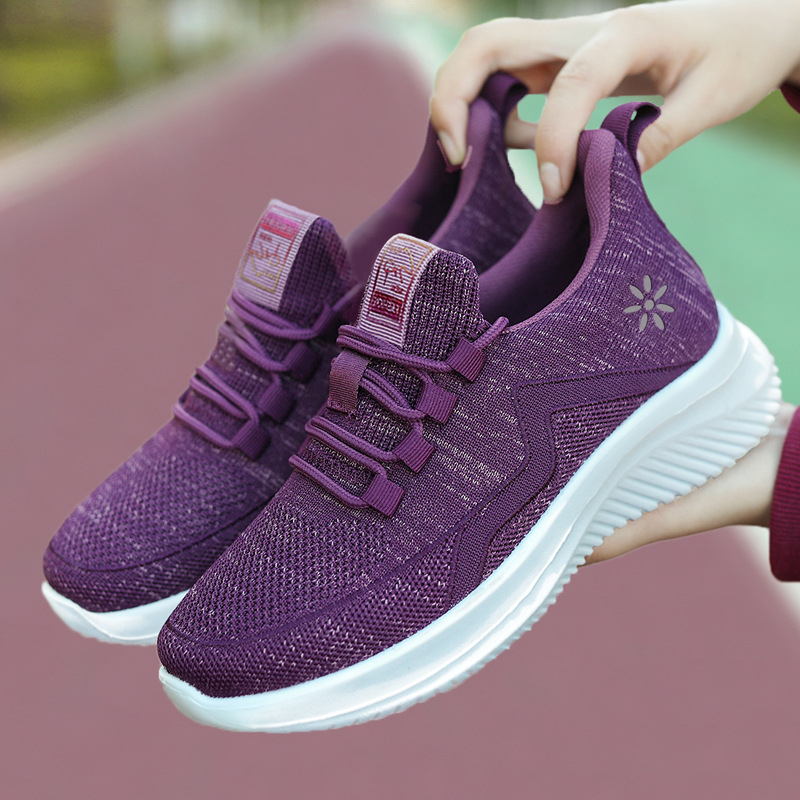 Sieviešu ziemas staigāšanas apavi, auduma augšdaļa, priekšējais šņorējums, apaļš purns, zemais papēdis 1–3 cm, neslīdoša zole