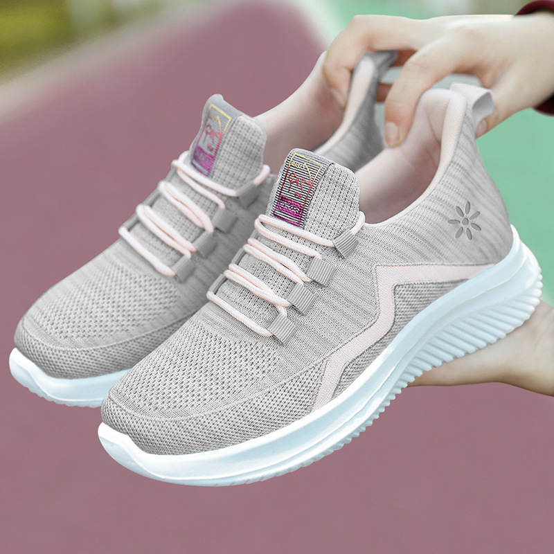 Sieviešu ziemas staigāšanas apavi, auduma augšdaļa, priekšējais šņorējums, apaļš purns, zemais papēdis 1–3 cm, neslīdoša zole