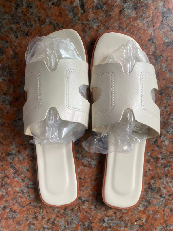 Moteriški slip-on sandalai su PU viršutine, PU įdėka ir gumine padas; lengvi, atsparūs dėvėjimui, neslidūs – Pavasaris–Vasaros 2023