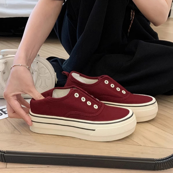 Naistele kanvas kingad, hingavadad, kõrgust suurendava paksu tallaga, igapäevased nöörid, madal ülaosa