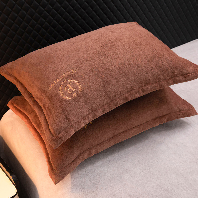 Navlaka za jastuk s vezom od mliječnog velura, skandinavski minimalisticki stil, twill tkanina, reaktovno bojanje, 40s tkanina