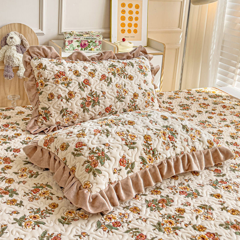 Navlaka za jastuke od mliječne velur tkanine, quiltana s čipkom, topla; 96% mliječni velur/vlakno proteina mlijeka; broj vlakana >150; reaktivno bojanje