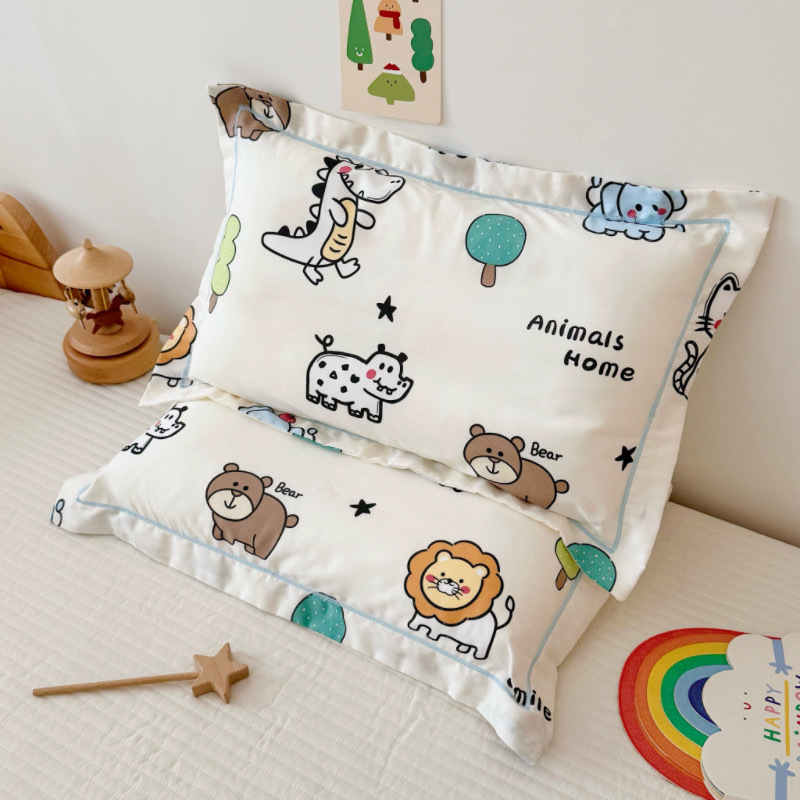 Párnahuzat, pamut twill anyag, rajzfilm stílus, szálanként színezett nyomtatás, egész éves használatra